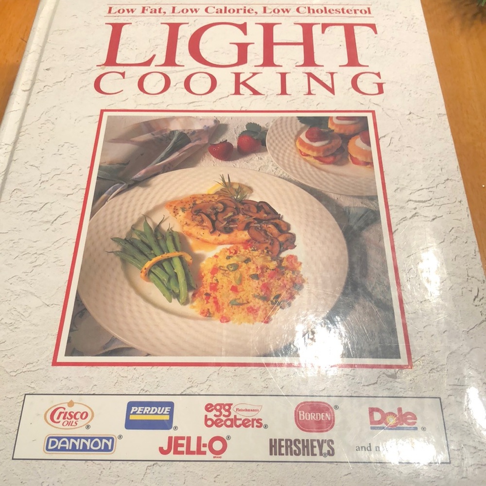 Light Cooking Cookbook Low Fat, Calorie& Cholesterol Publications International
